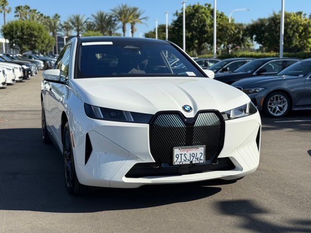 2026 BMW iX xDrive60 photo 4