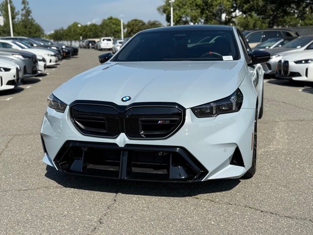 2025 BMW M5 photo 2