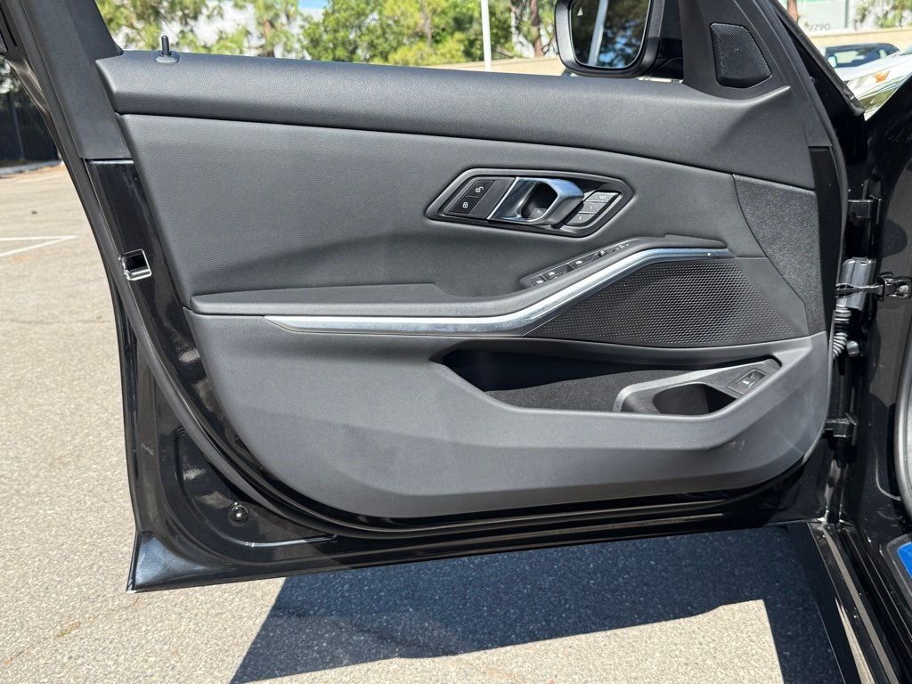 2025 BMW 3 Series 330i - Photo 18