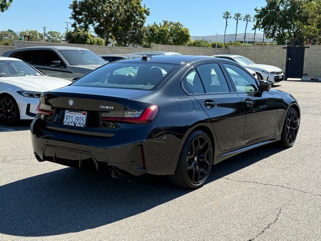 2025 BMW 330i photo 3