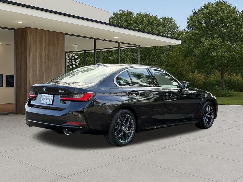 2025 BMW 330i photo 3