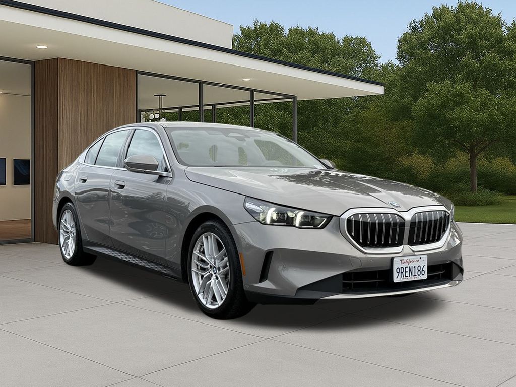 2025 BMW 530i photo 4