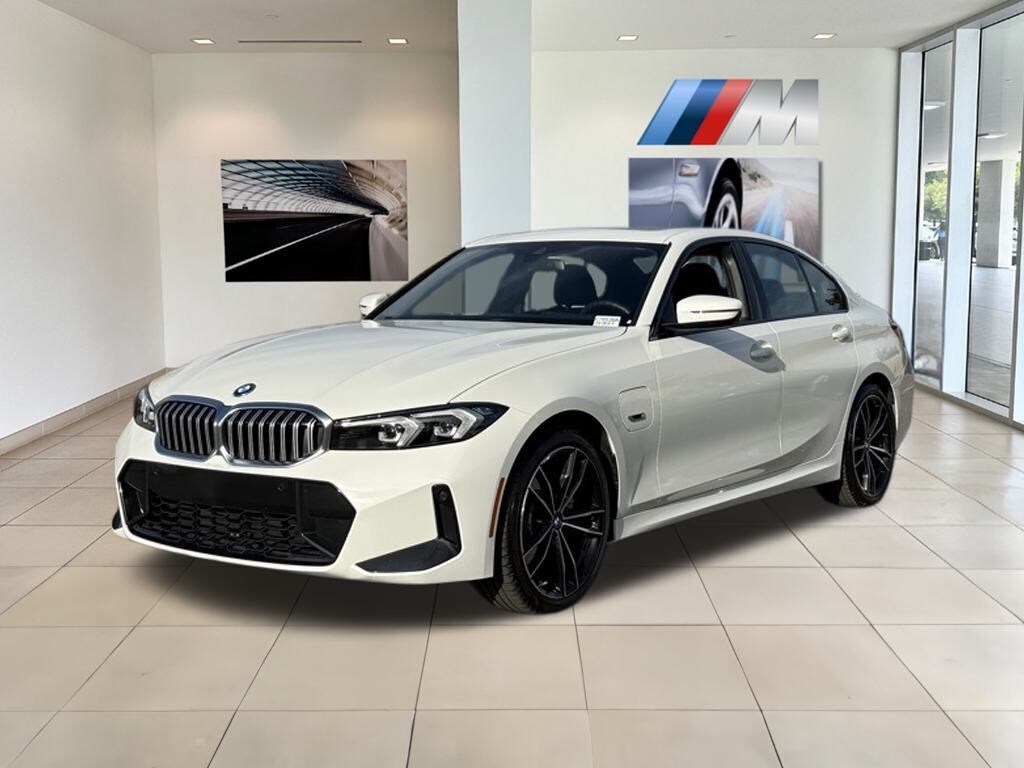 2023 Bmw 330e Sedan photo 2