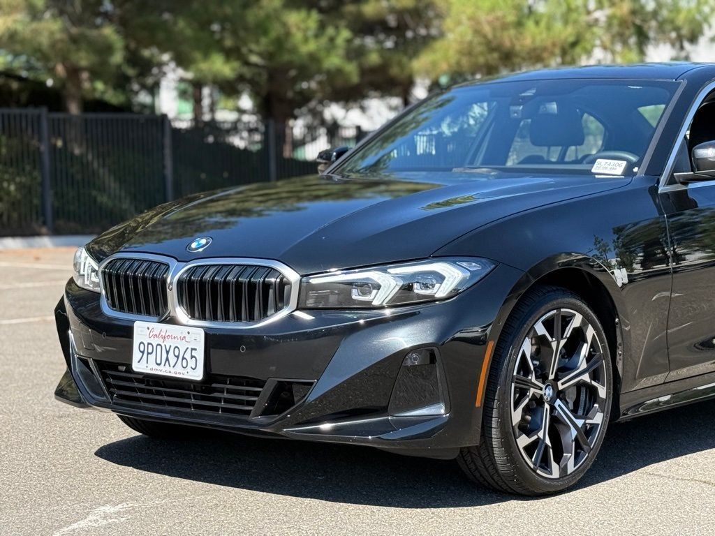 2025 BMW 3 Series 330i - Photo 10