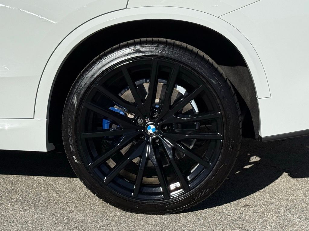 2025 BMW X5 M60i - Photo 18