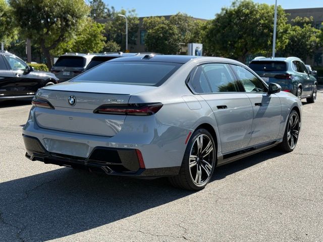 2023 BMW i7 xDrive60 photo 3