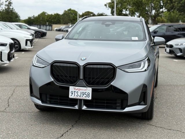 2025 BMW X3 30 xDrive photo 2