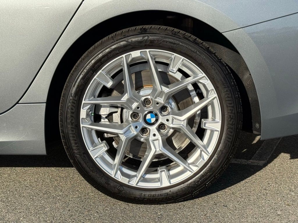 2025 BMW 3 Series 330i - Photo 16