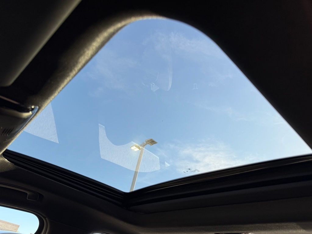 2025 BMW 3 Series 330i - Photo 21