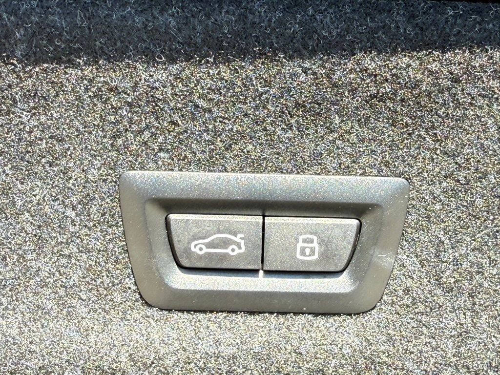 2025 BMW 3 Series 330i - Photo 15