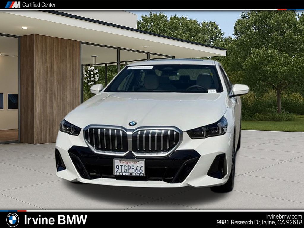 2025 BMW 530i photo 2