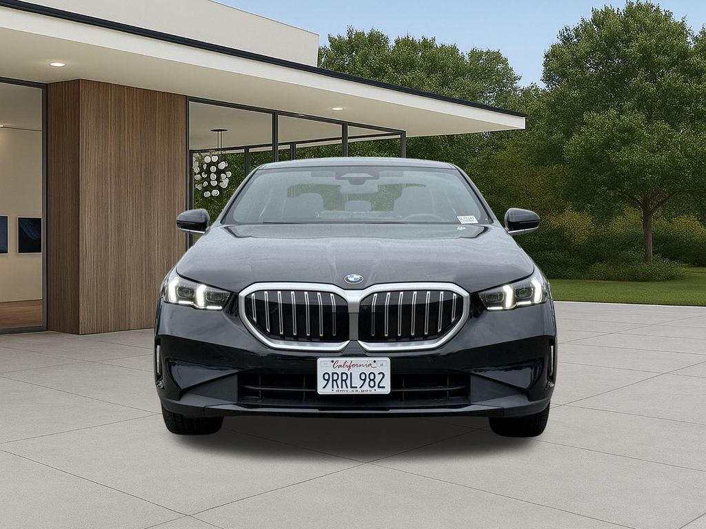 2025 BMW 530i xDrive photo 2
