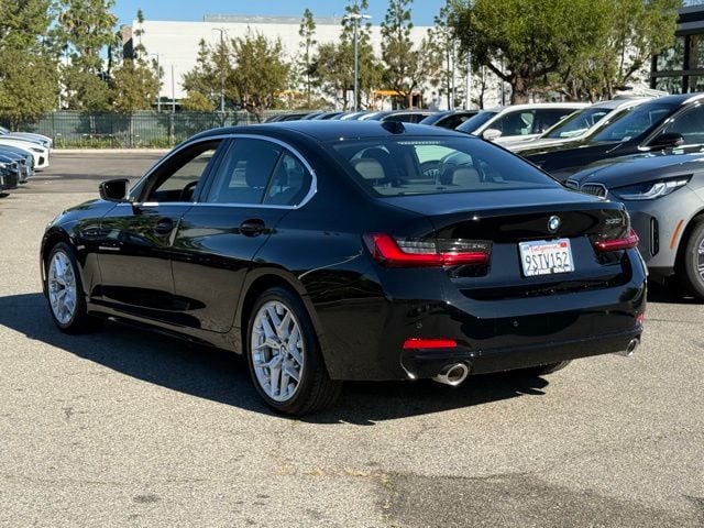 2025 BMW 330i photo 3