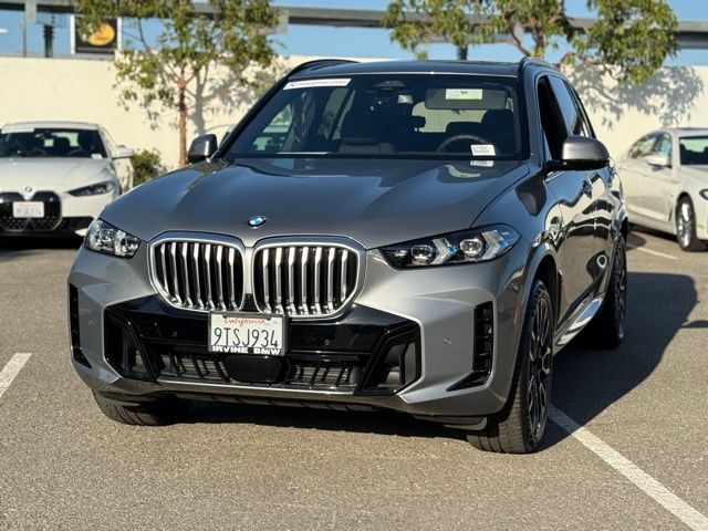 2026 BMW X5 sDrive40i photo 2