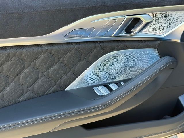 2026 BMW 8 Series M850i - Photo 18