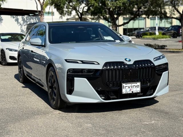 2023 BMW 740i photo 5