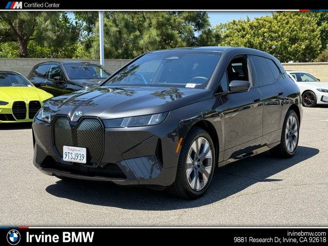 2026 BMW iX xDrive60's photo
