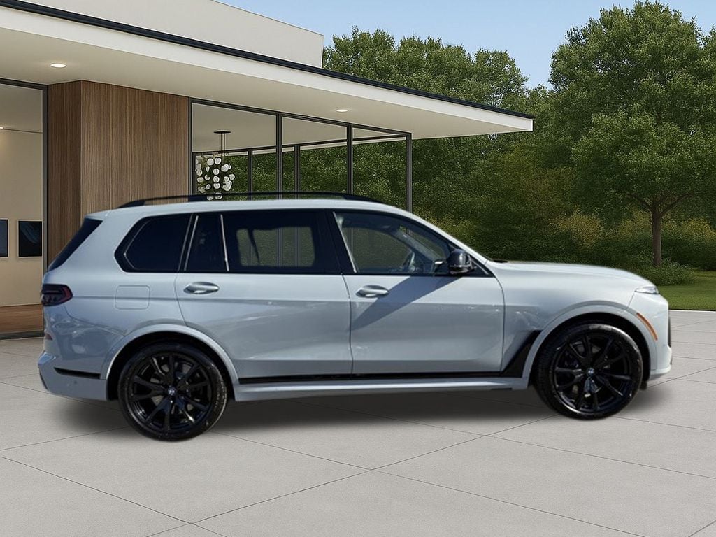 2025 BMW X7 M60i photo 6