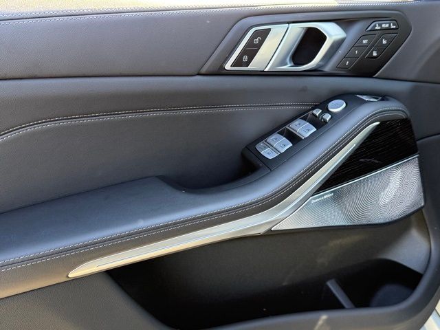 2025 BMW X7 M60i - Photo 18