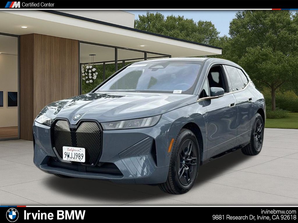 2026 BMW iX xDrive60's photo