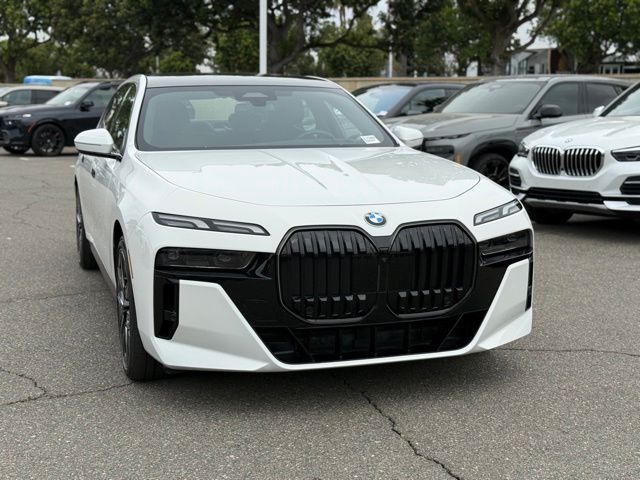2025 BMW 760i xDrive photo 4