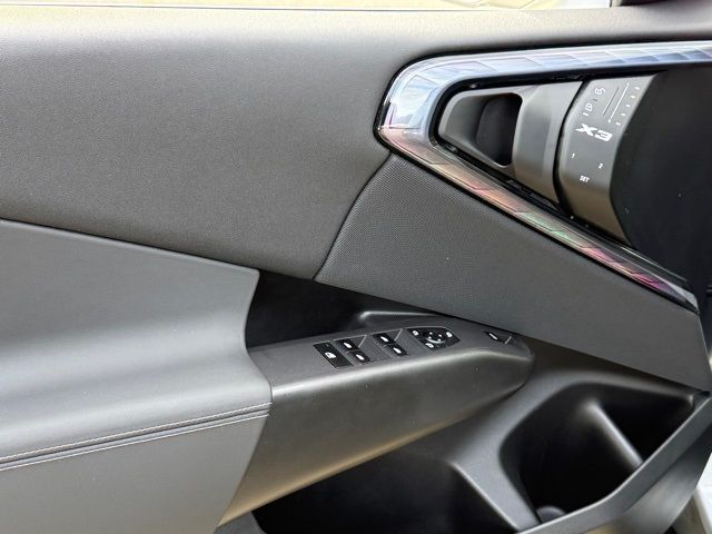 2025 BMW X3 30 - Photo 18