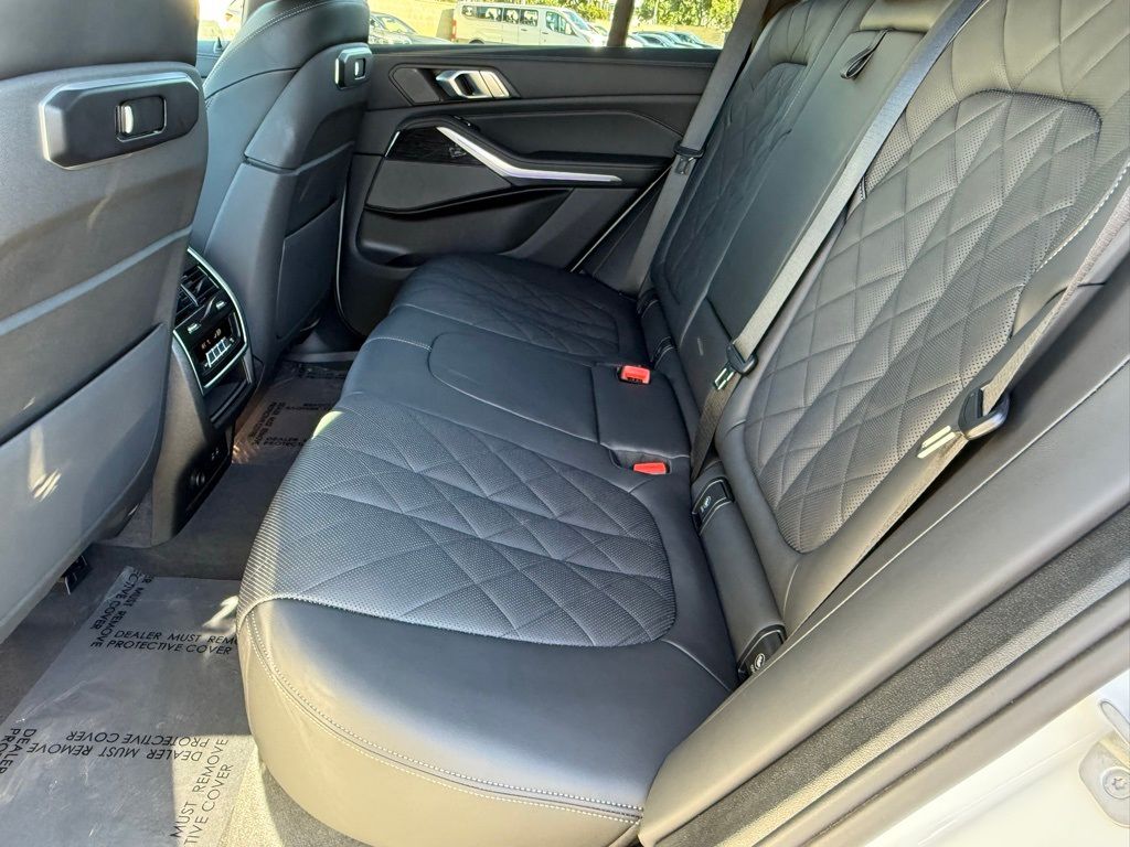 2025 BMW X5 M60i - Photo 33