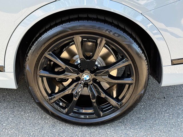 2025 BMW X7 M60i - Photo 14