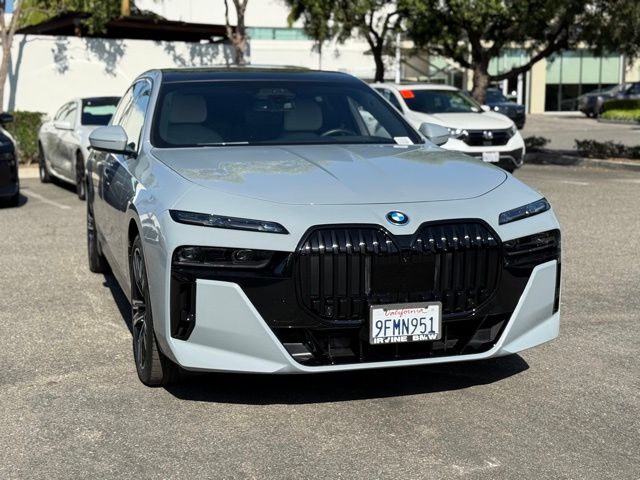 2023 BMW i7 xDrive60 photo 4