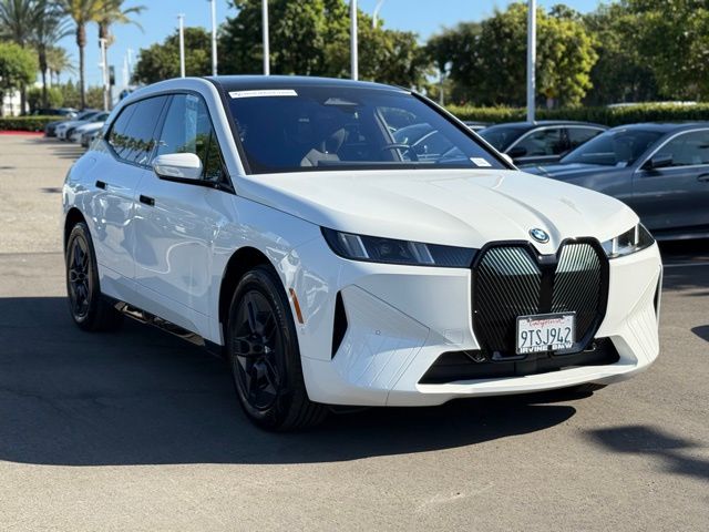 2026 BMW iX xDrive60 photo 5