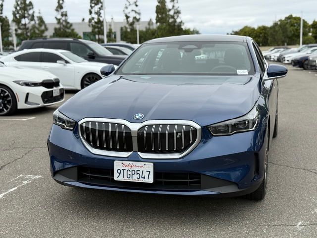2025 BMW i5 xDrive40 photo 2