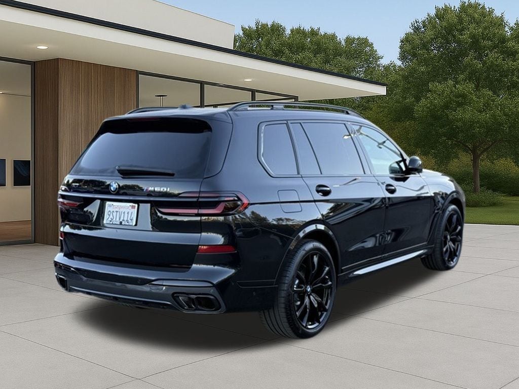 2025 BMW X7 M60i photo 3
