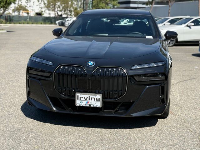 2025 BMW i7 xDrive60 photo 2