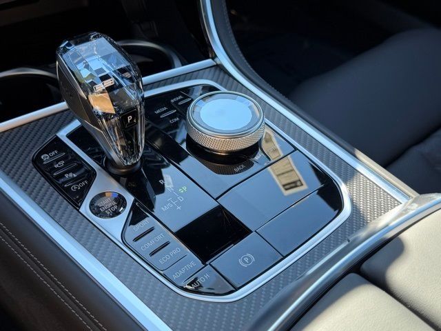 2026 BMW 8 Series M850i - Photo 21