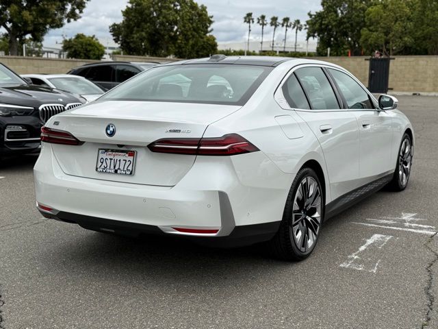 2025 BMW i5 xDrive40 photo 3