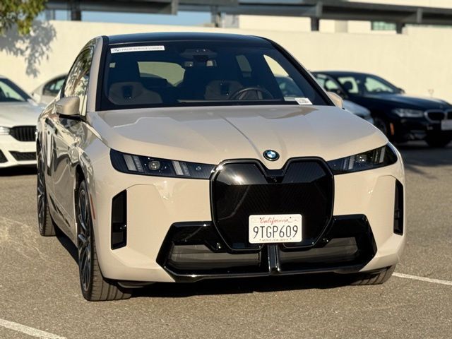 2026 BMW iX xDrive60 photo 4