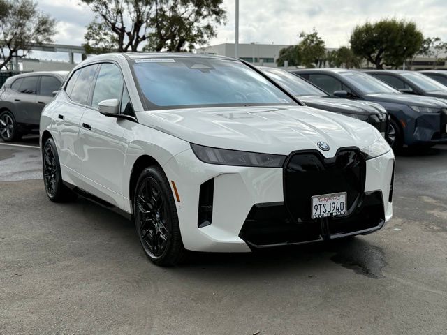 2026 BMW iX xDrive60 photo 5