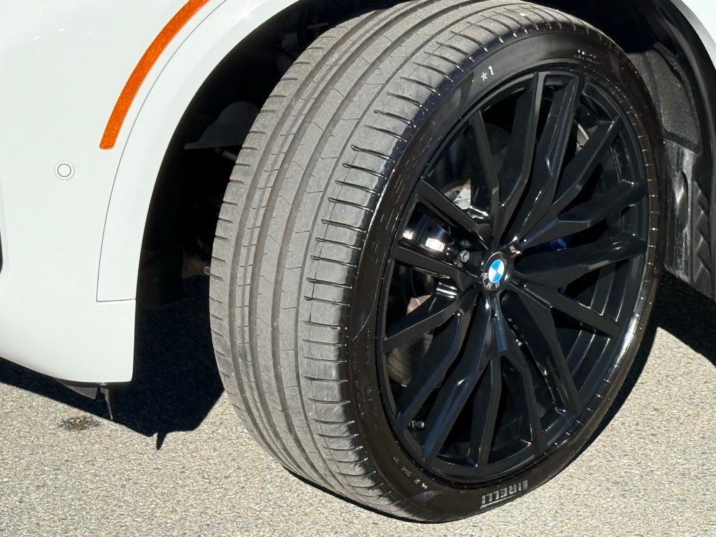2025 BMW X5 M60i - Photo 19
