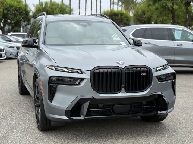 2023 BMW X7 M60i photo 4