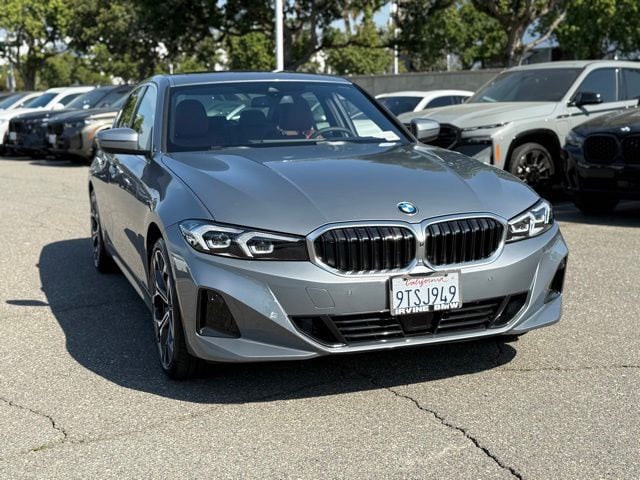 2025 BMW 330i photo 4