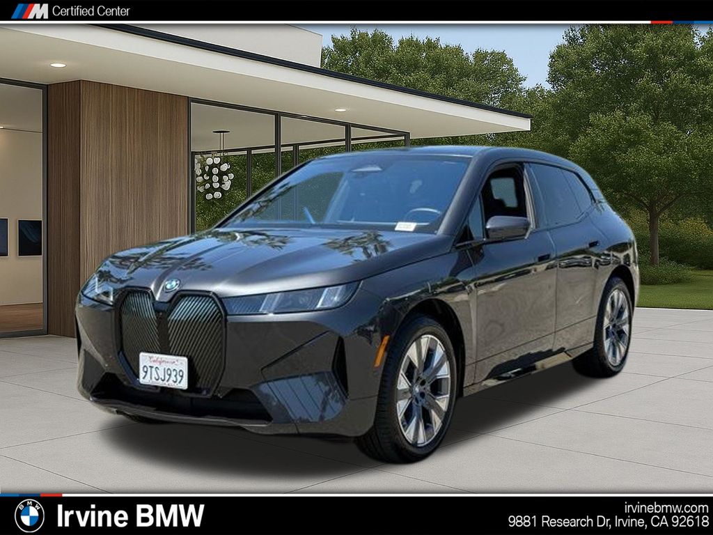2026 BMW iX xDrive60's photo