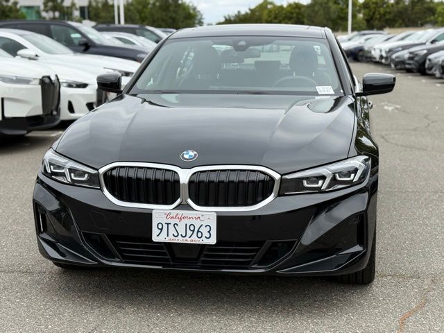 2025 BMW 330i photo 2