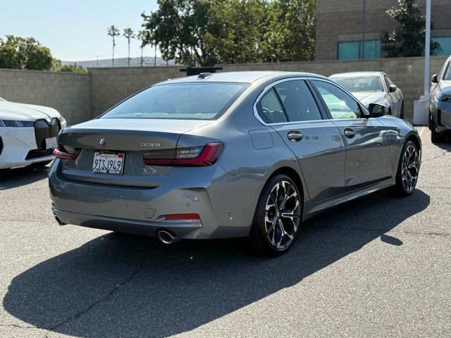 2025 BMW 330i photo 3