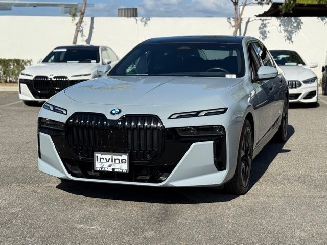 2023 BMW 740i photo 2