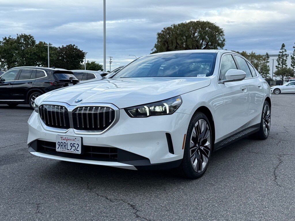 2025 Bmw 530i Sedan photo 2