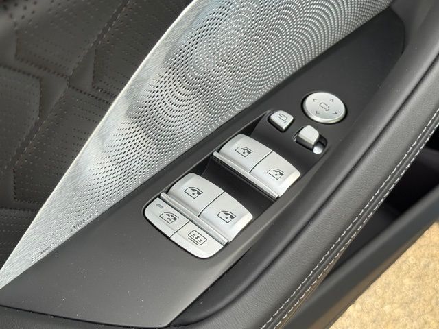 2026 BMW 8 Series M850i - Photo 16