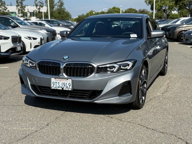 2025 BMW 330i photo 2