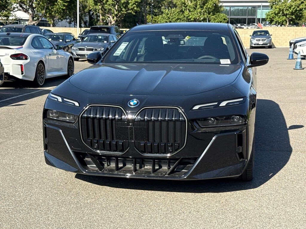 New 2026 BMW 750e xDrive Sedan