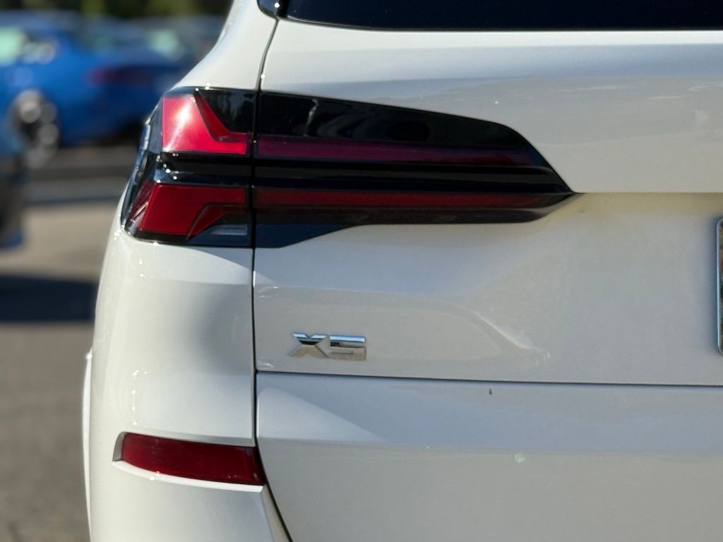 2025 BMW X5 M60i - Photo 15