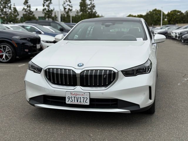 2025 BMW i5 xDrive40 photo 2